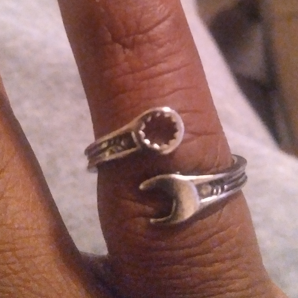 Size 7 tool ring can go to 9